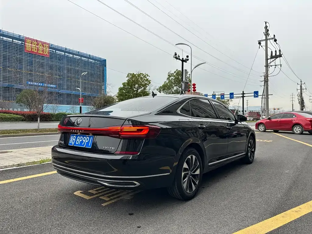 Volkswagen Passat — фото 10