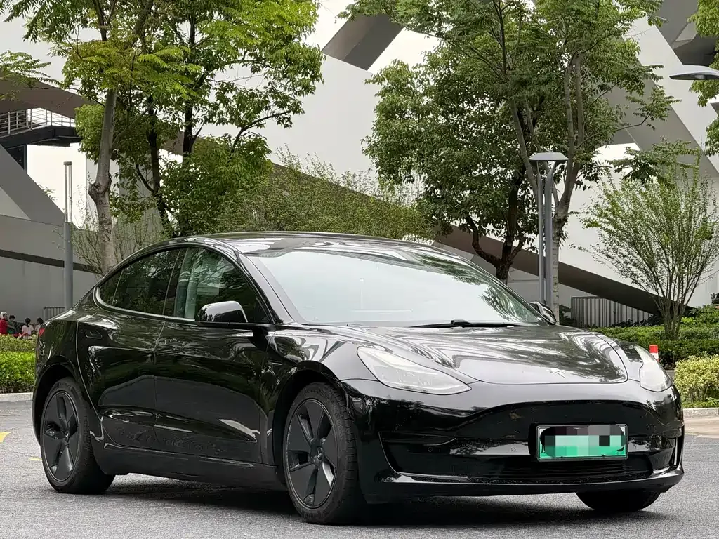 Tesla Model 3 — фото 7