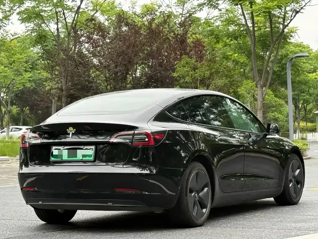 Tesla Model 3 — фото 9