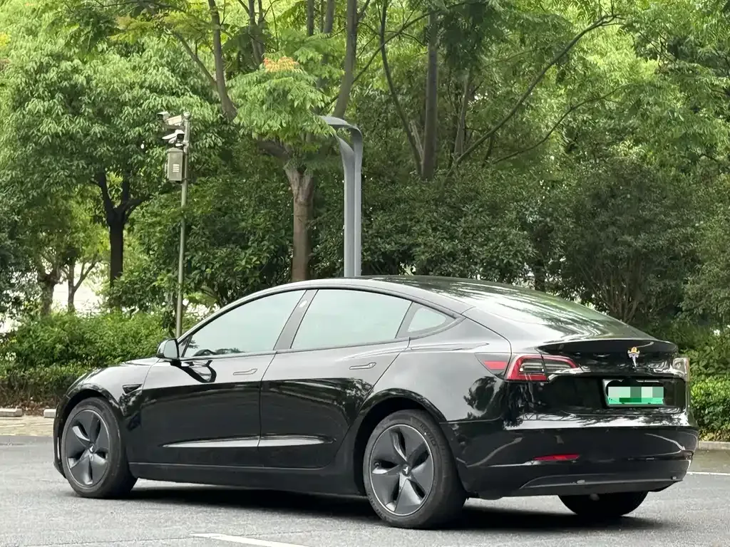 Tesla Model 3 — фото 6