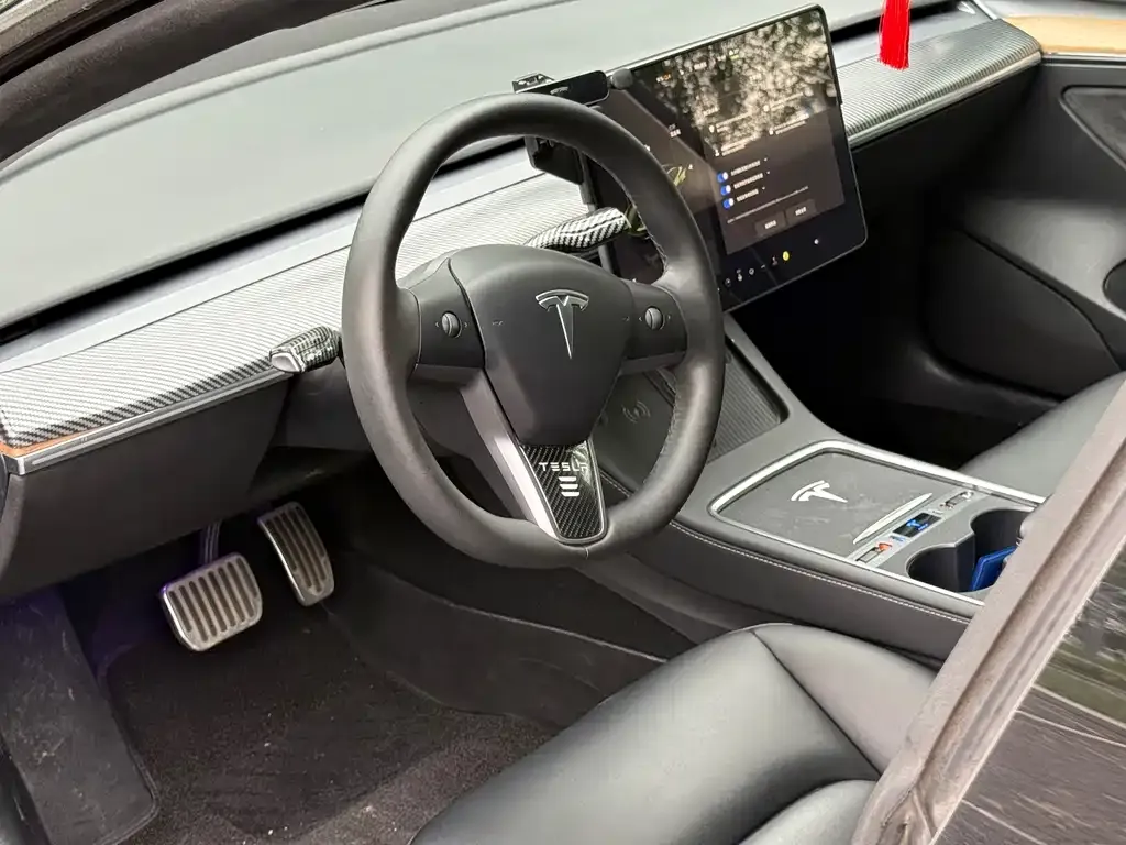 Tesla Model 3 — фото 4