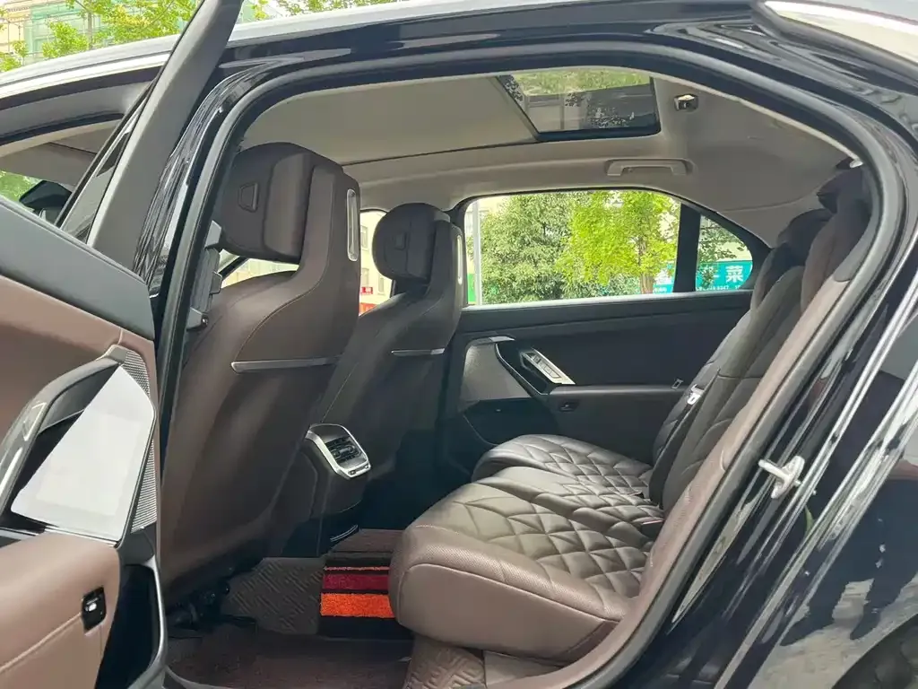 BMW 7 Series 2023 из CN, фото 7