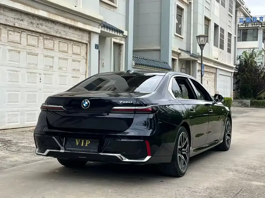 BMW 7 Series 2023 из CN, фото 3
