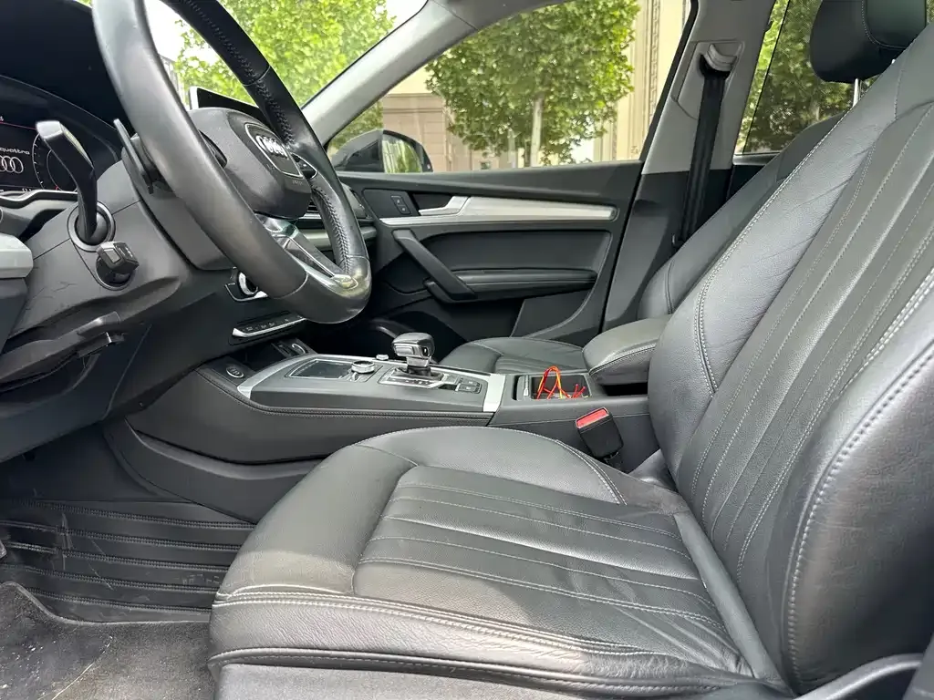 Audi Q5L 2021 из CN, фото 2