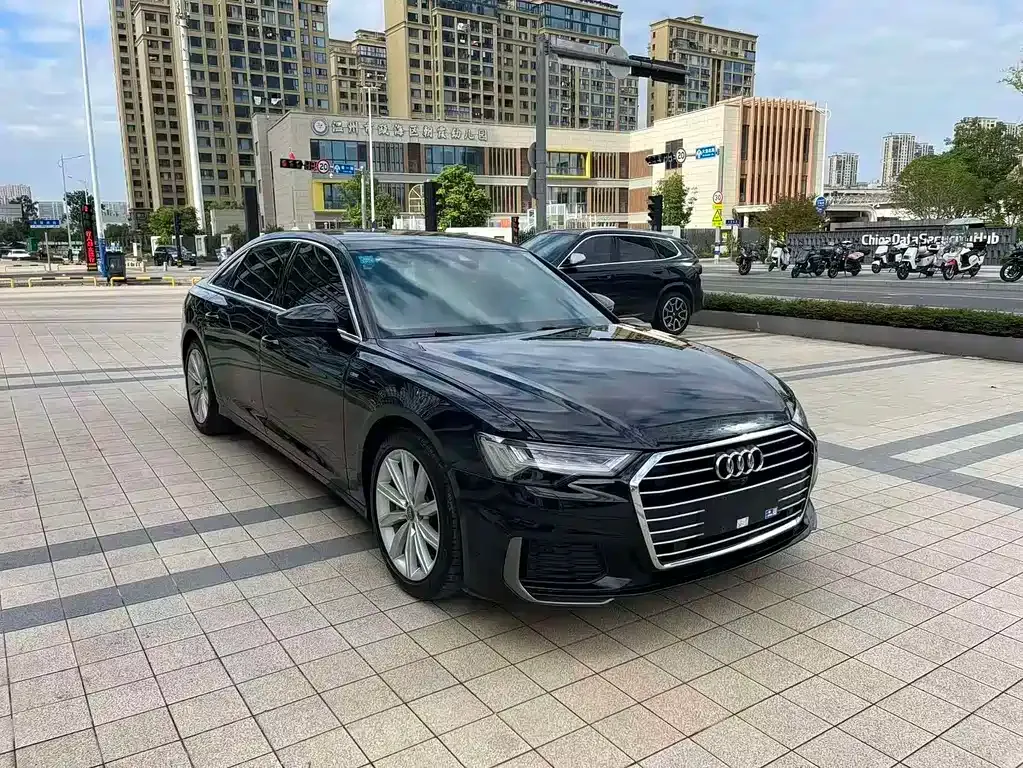 Audi A6L — фото 1