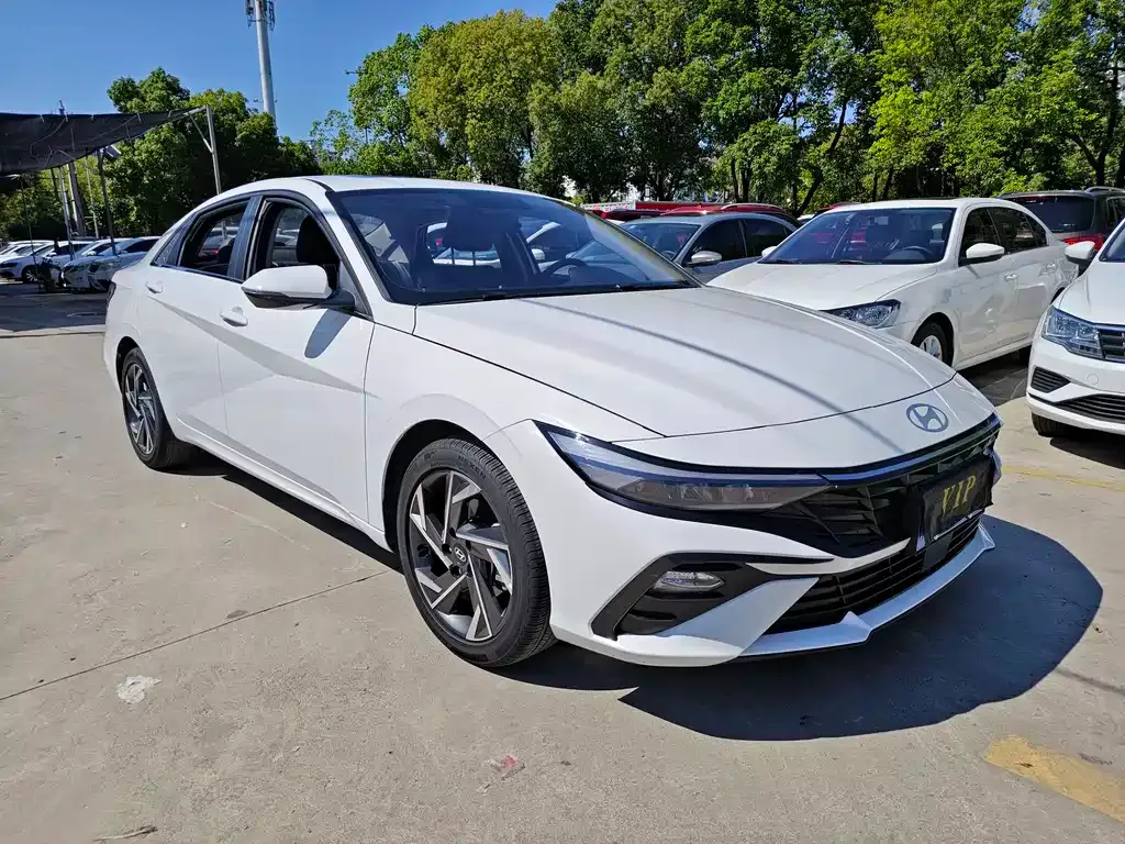 Hyundai Elantra — фото 10
