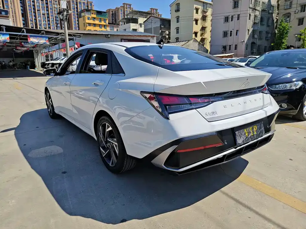 Hyundai Elantra — фото 7