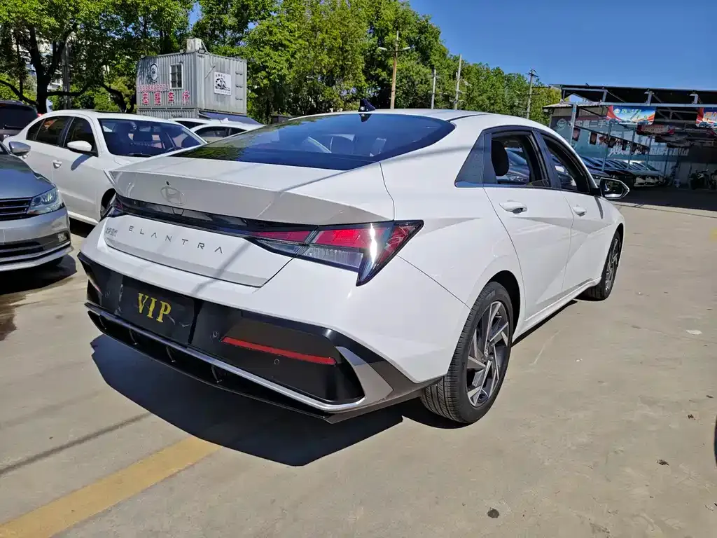 Hyundai Elantra — фото 8