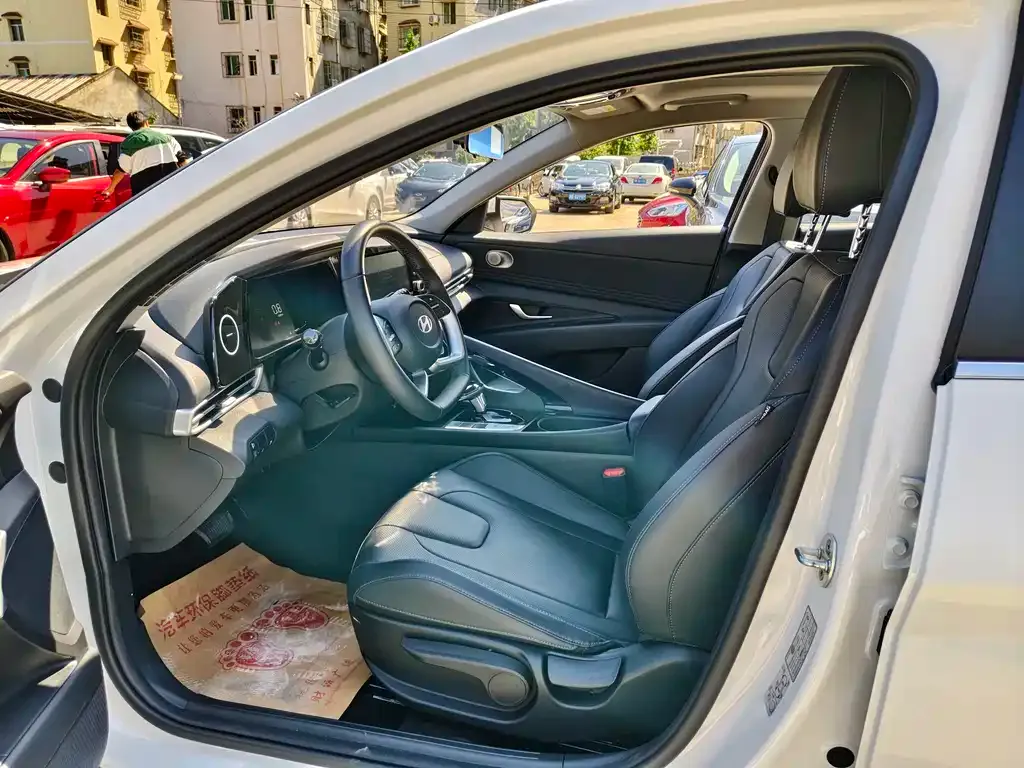 Hyundai Elantra — фото 4