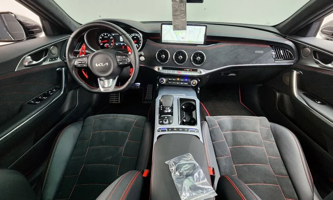 Kia Stinger 2023 из KR, фото 2