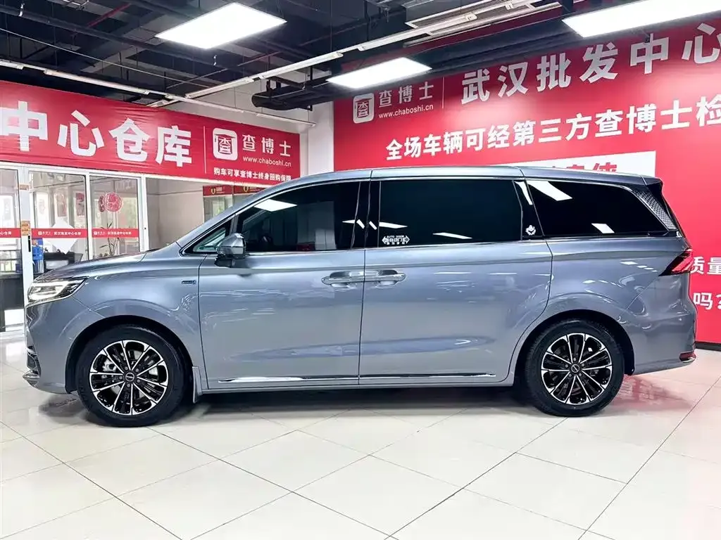 Roewe iMAX8 — фото 9