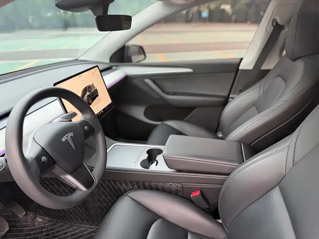 Tesla Model Y — фото 3