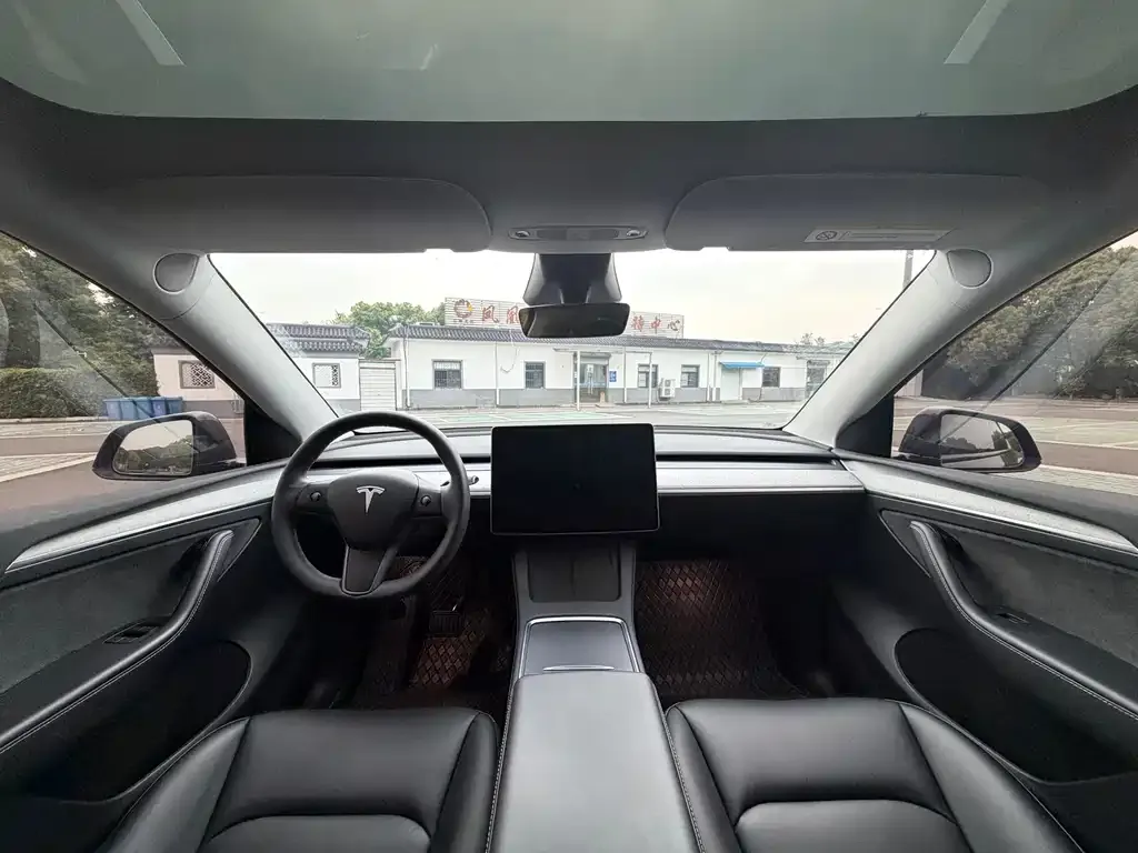 Tesla Model Y — фото 4