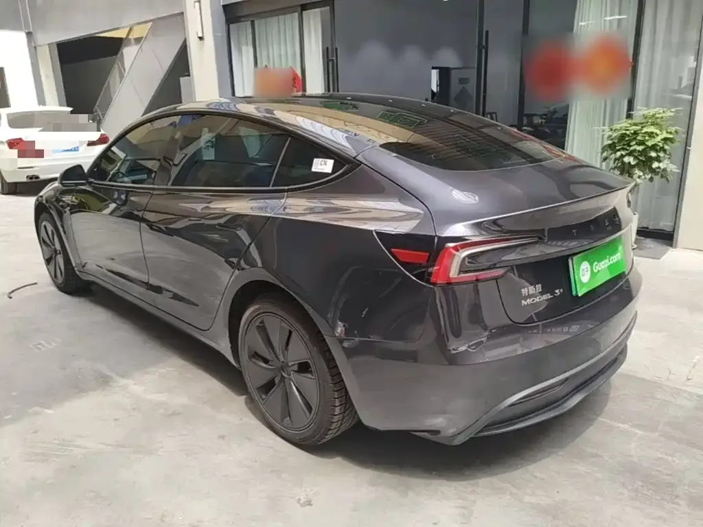 Tesla Model 3 — фото 3
