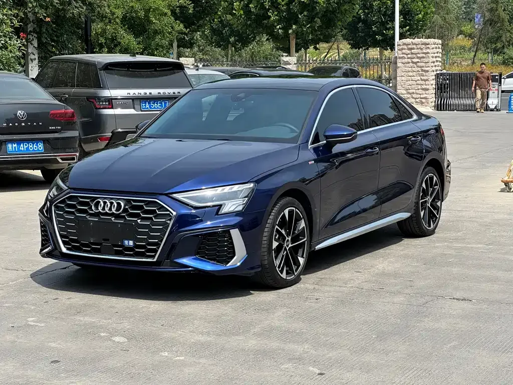 Audi A3 — фото 1