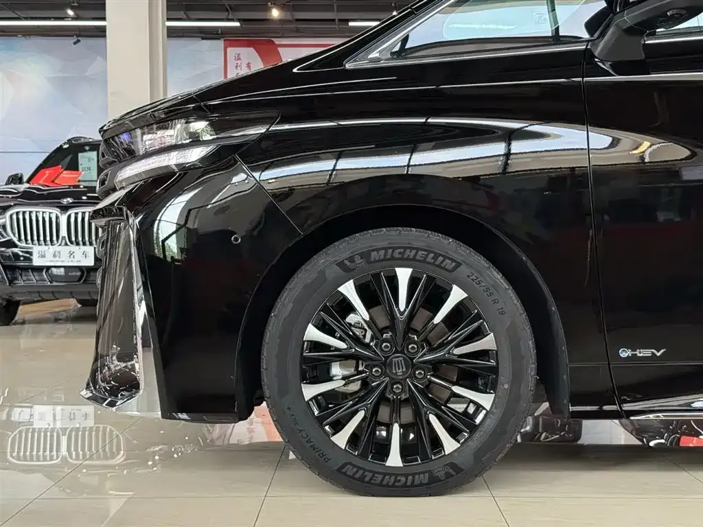 Toyota Vellfire — фото 2