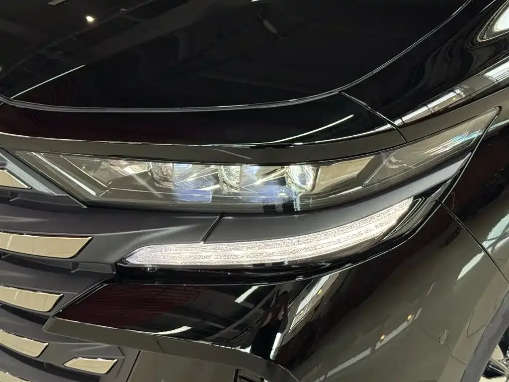 Toyota Vellfire — фото 7