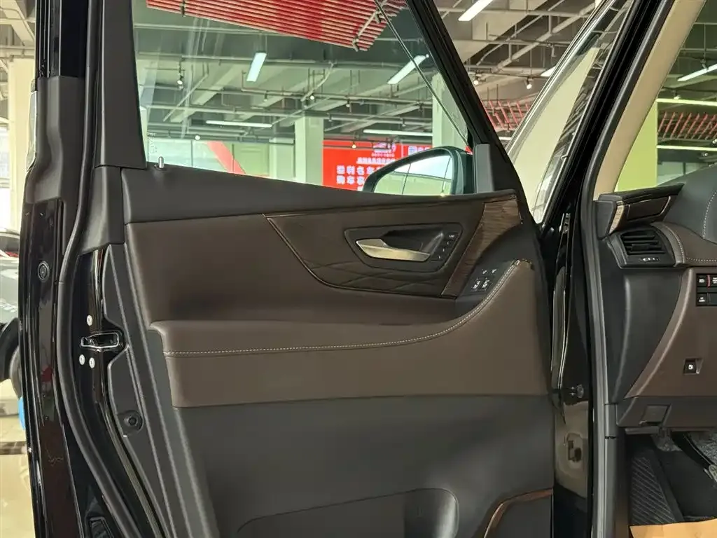 Toyota Vellfire — фото 8