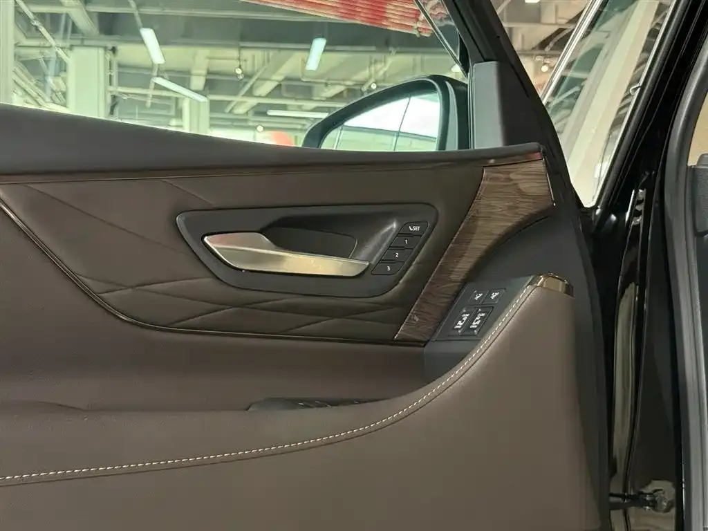 Toyota Vellfire — фото 9