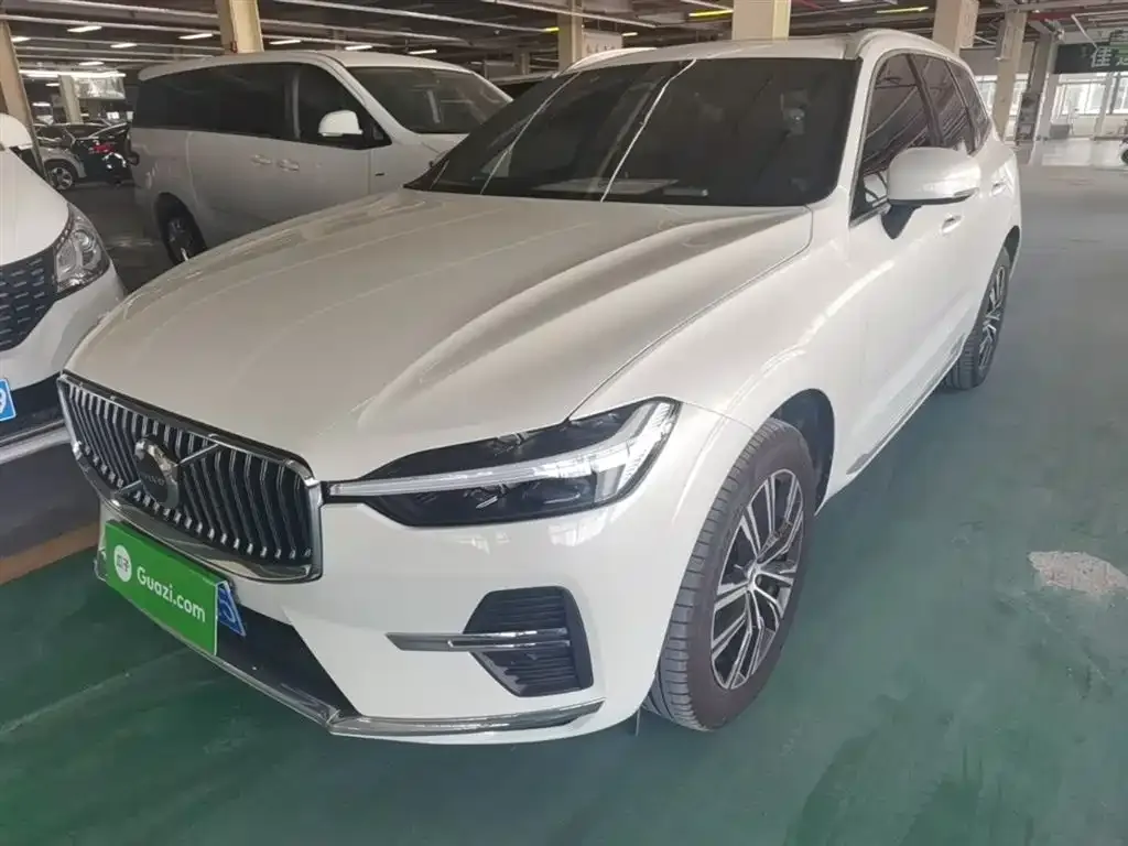 Volvo XC60 — фото 1