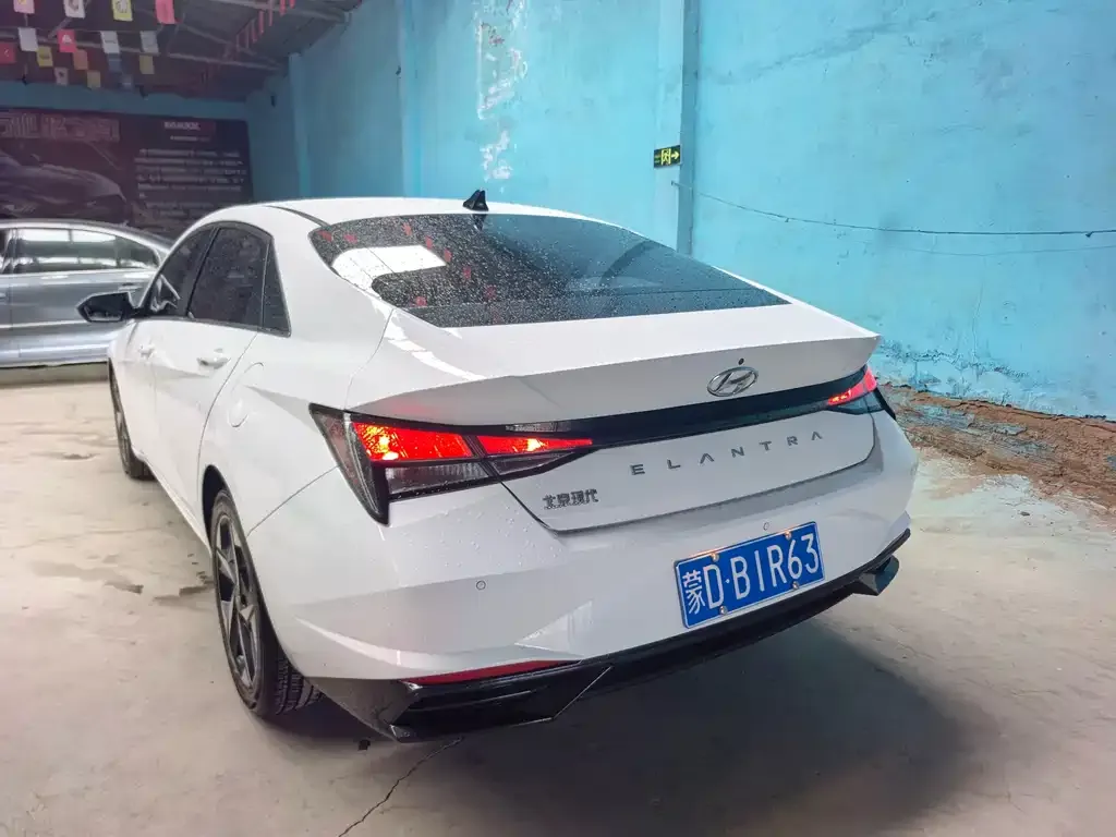 Hyundai Elantra — фото 7