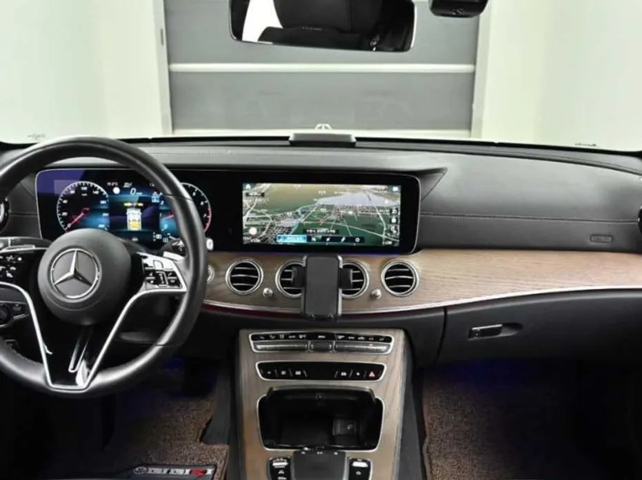 Mercedes-Benz E-Class — фото 10
