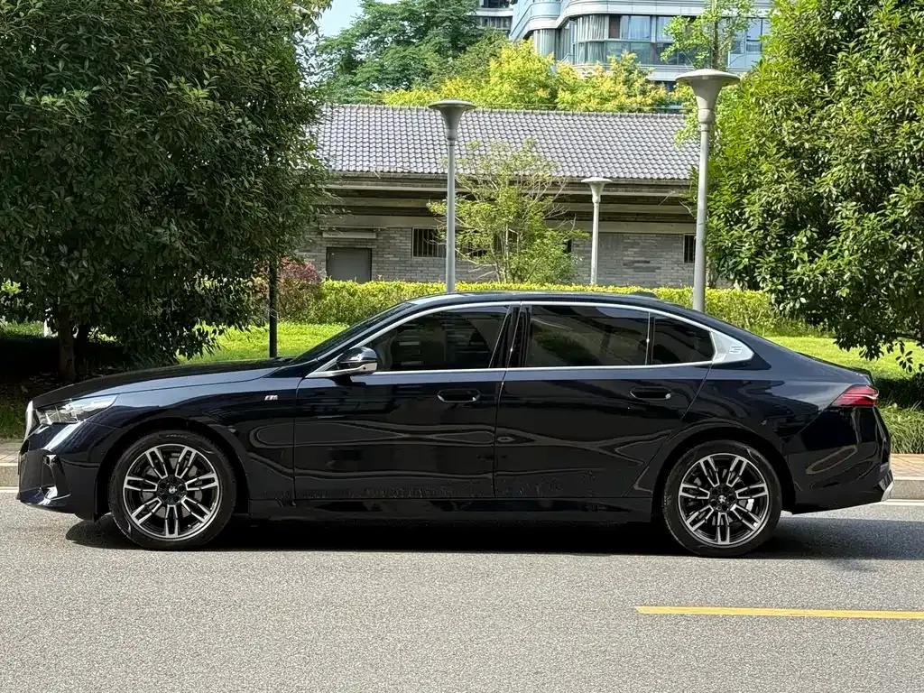BMW 5 Series — фото 10