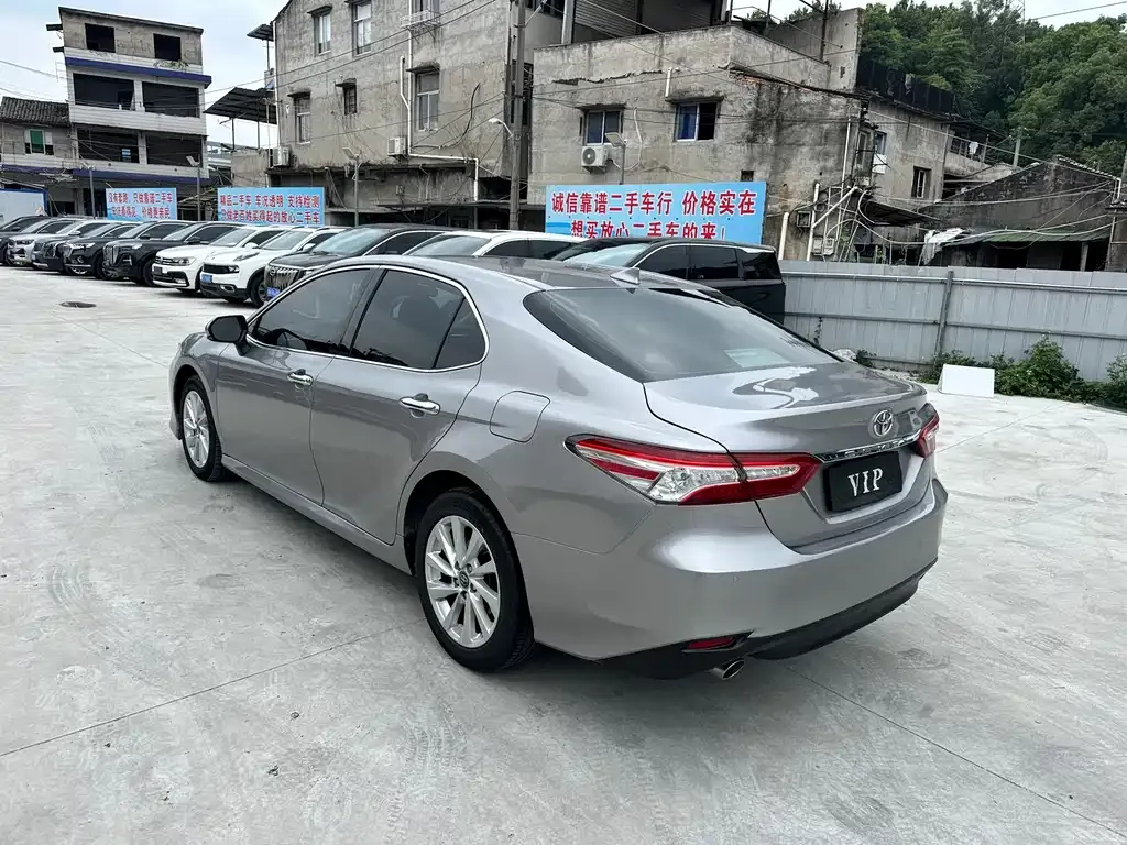 Toyota Camry — фото 6