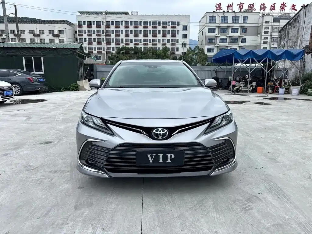 Toyota Camry — фото 3