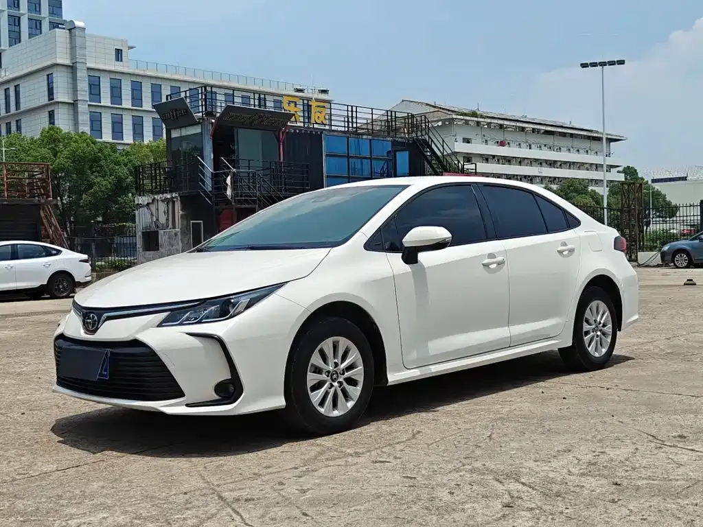 Toyota Corolla — фото 1