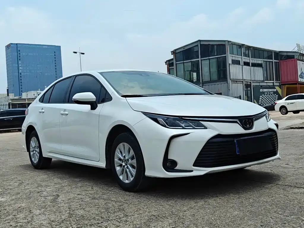 Toyota Corolla — фото 4