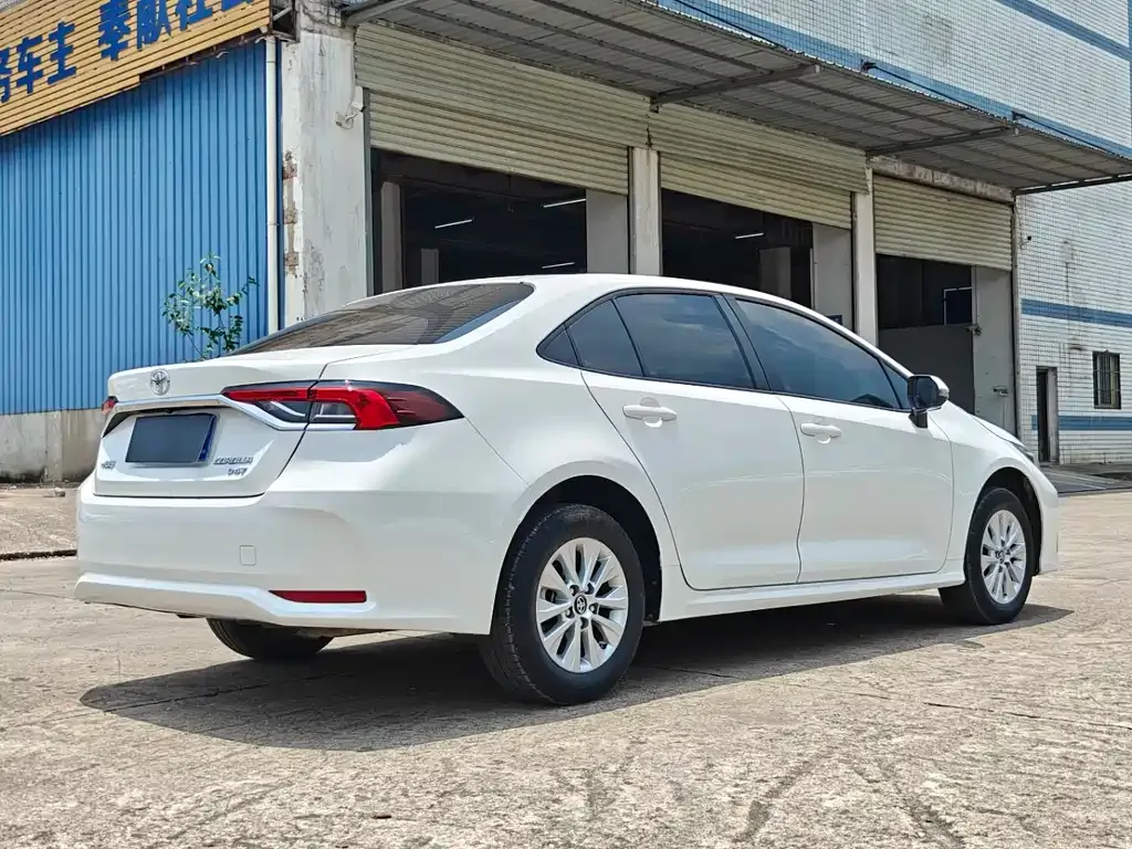 Toyota Corolla — фото 10