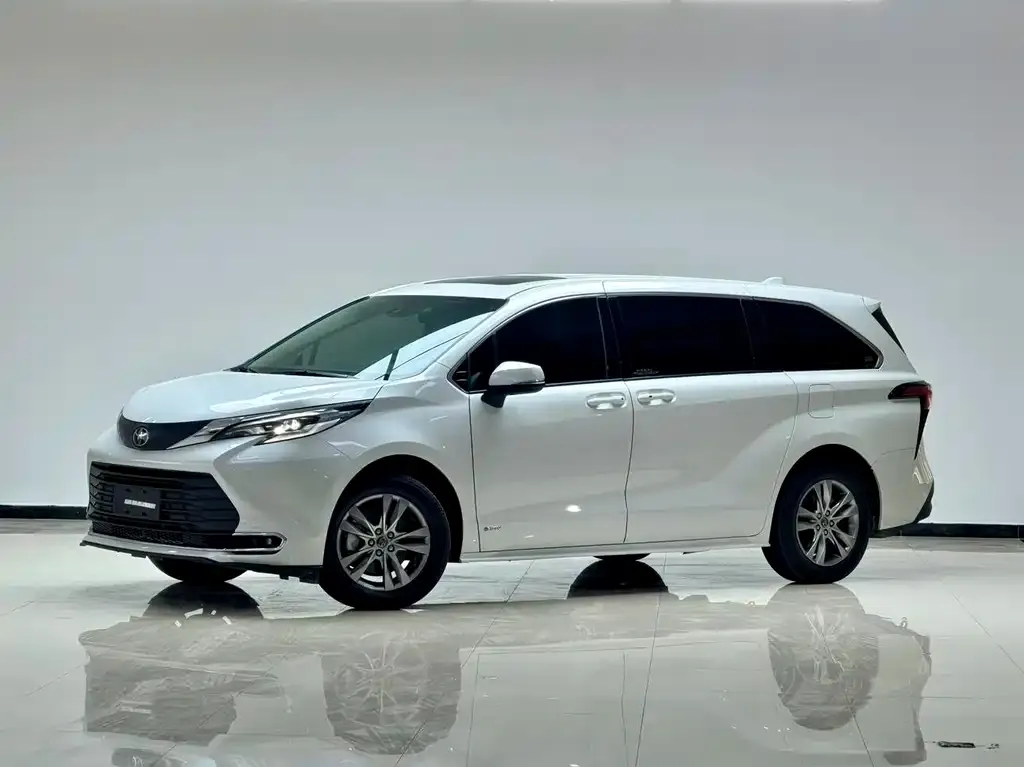 Toyota Sienna — фото 1