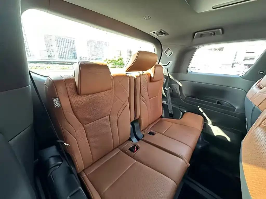 Toyota Alphard — фото 2