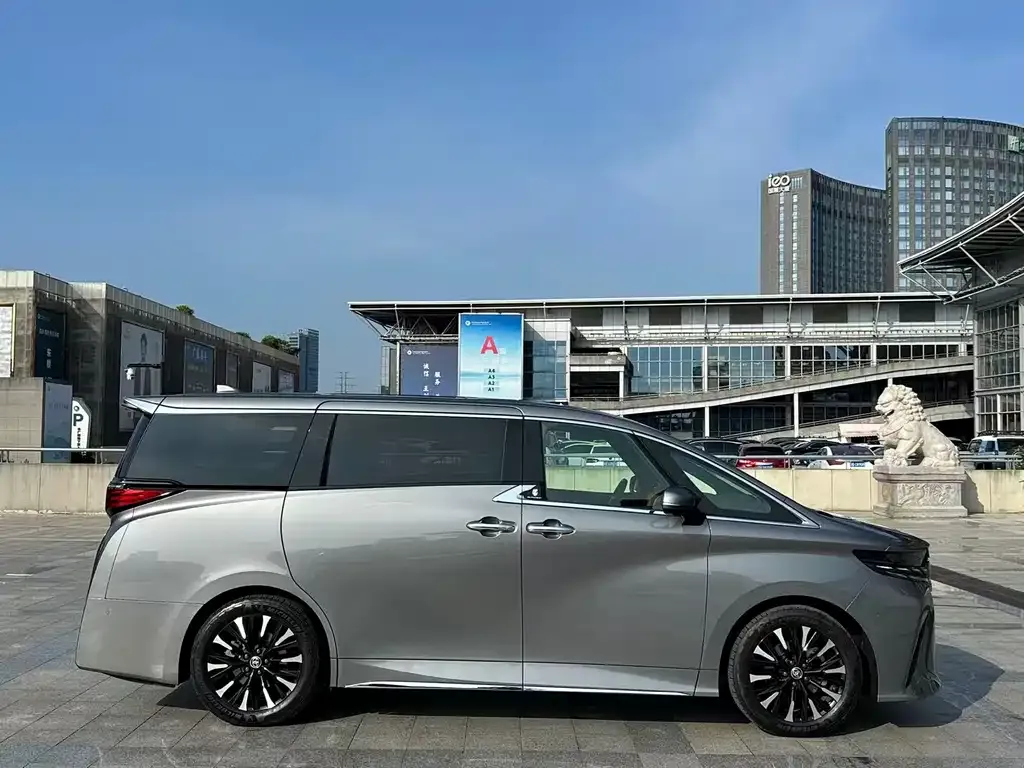 Toyota Alphard — фото 6