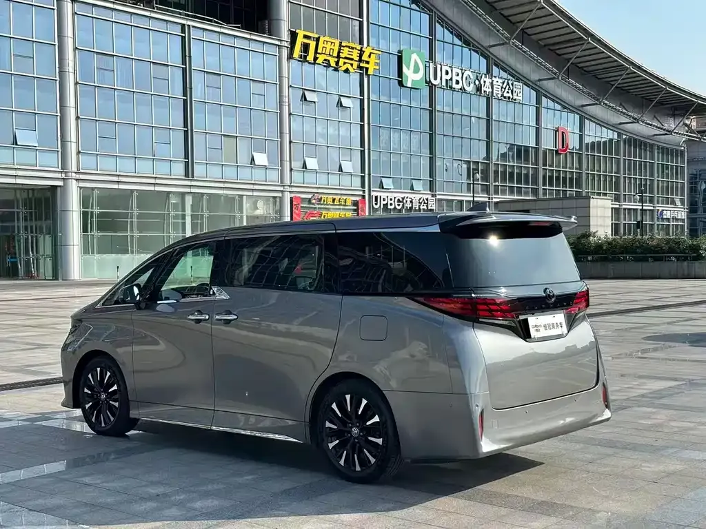 Toyota Alphard — фото 7