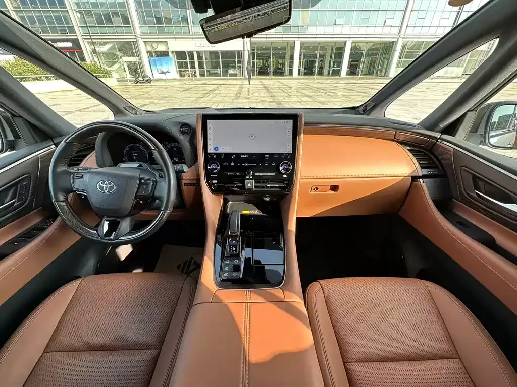 Toyota Alphard — фото 9