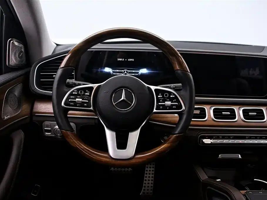 Mercedes-Benz GLS — фото 4