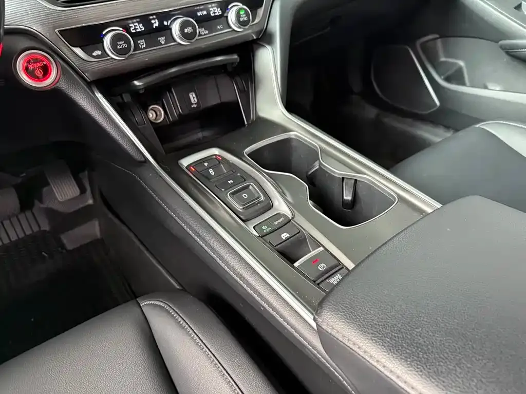 Honda Accord — фото 10
