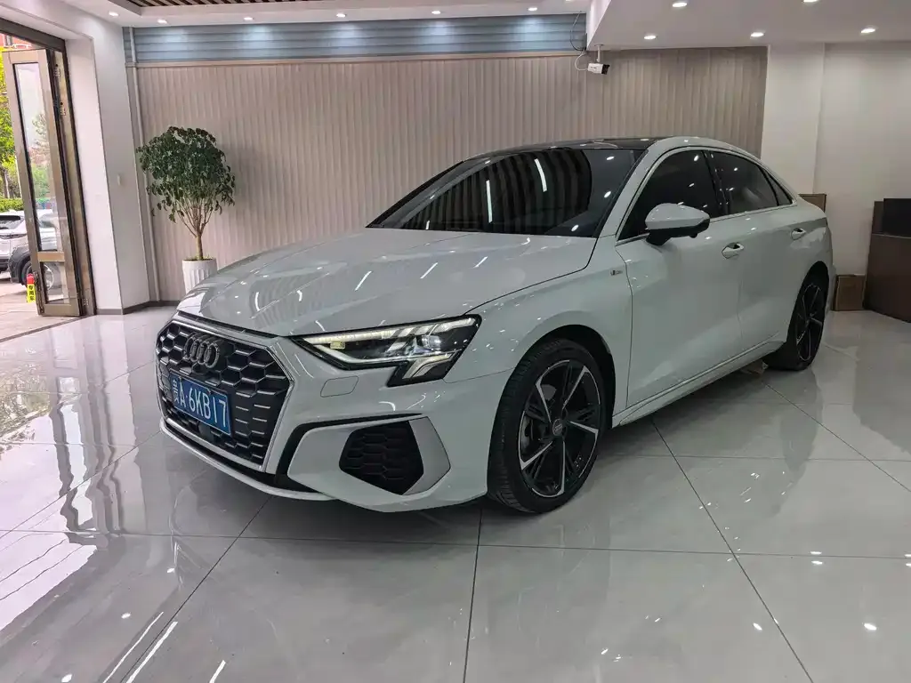 Audi A3 — фото 1