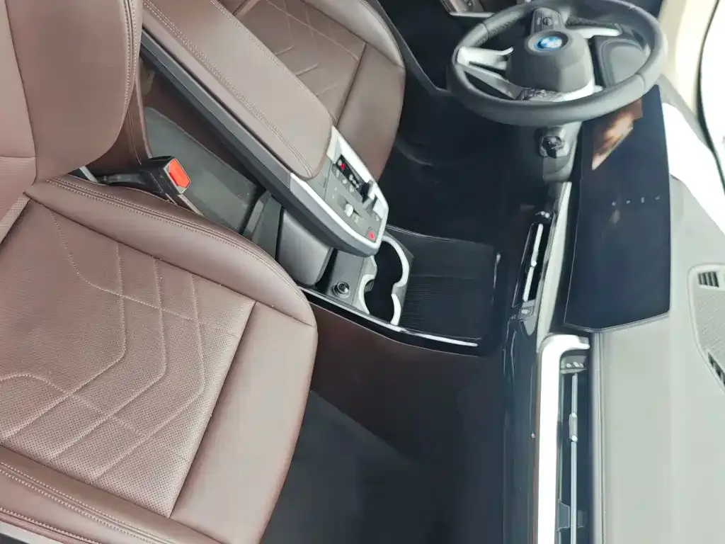 BMW iX1 2024 из CN, фото 2