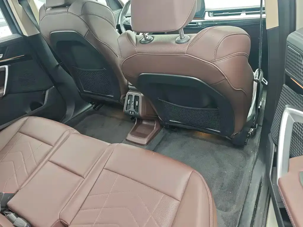 BMW iX1 2024 из CN, фото 9