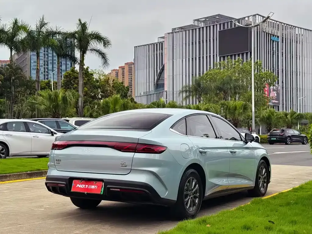 BYD Qin L — фото 6
