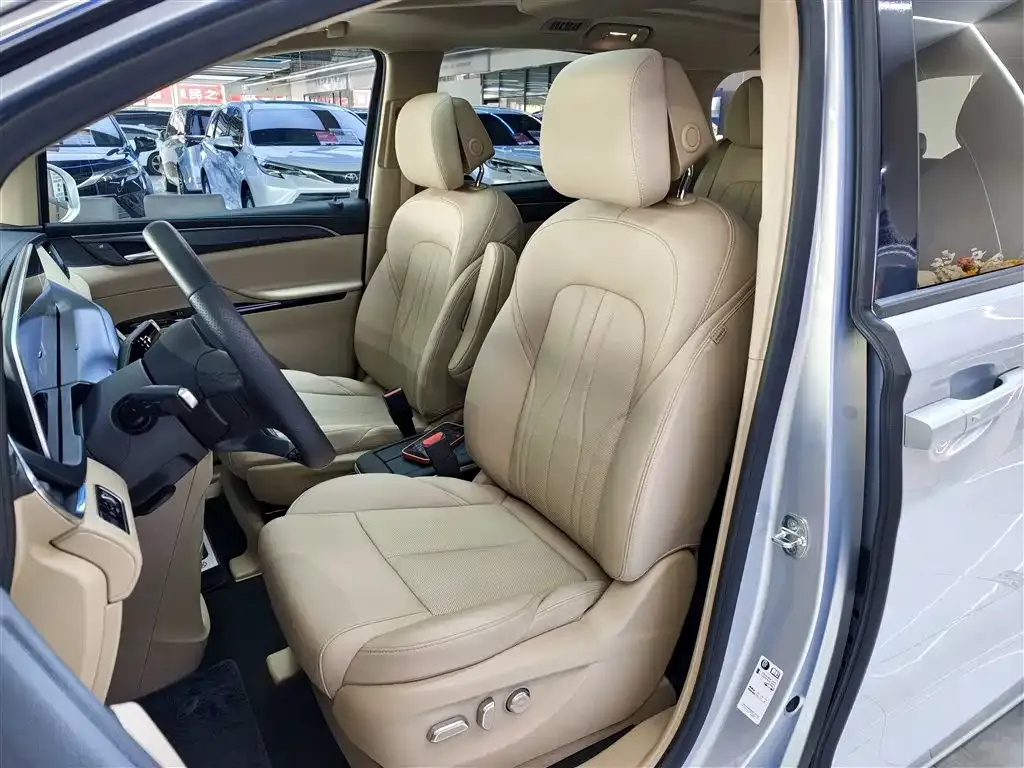 Buick GL8 Hybrid 2025 из CN, фото 3