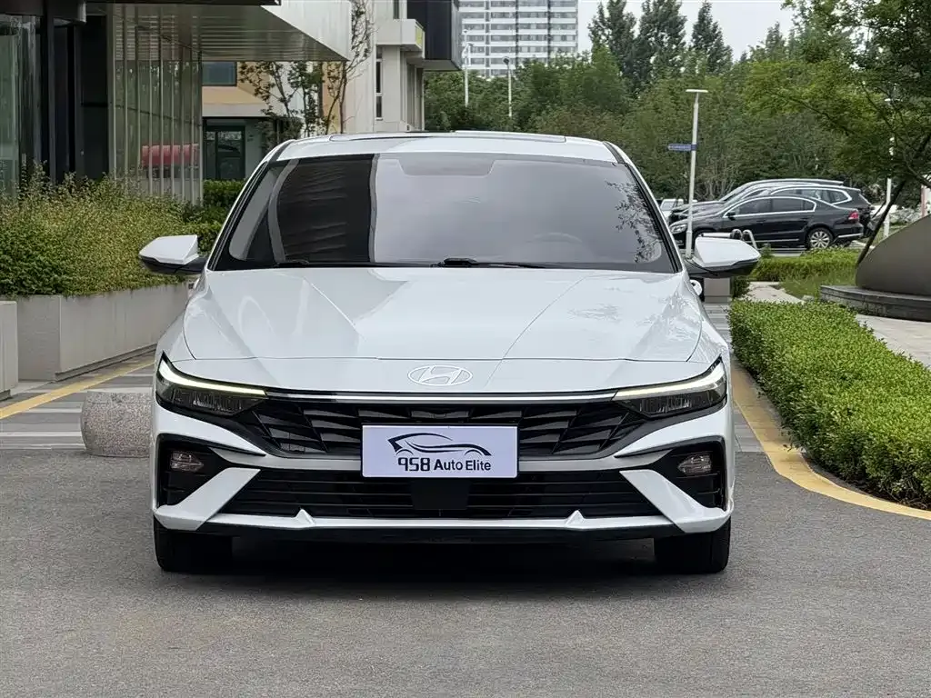 Hyundai Elantra — фото 5