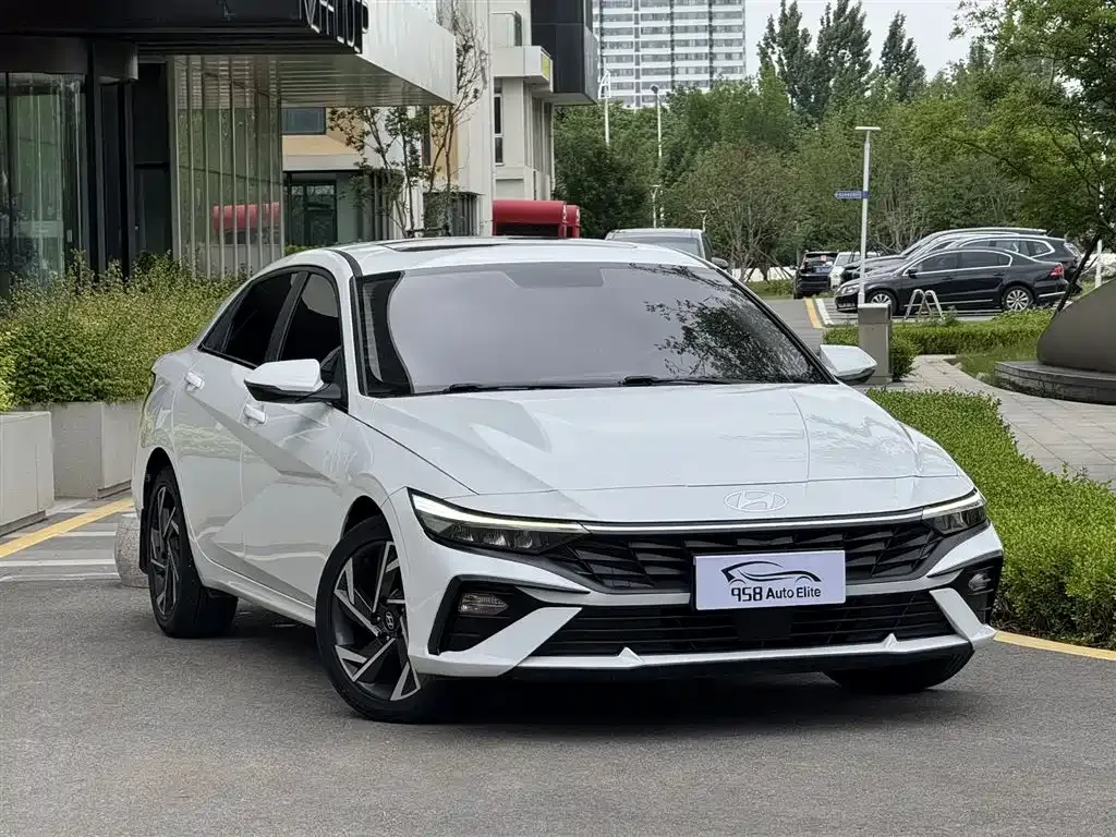 Hyundai Elantra — фото 10