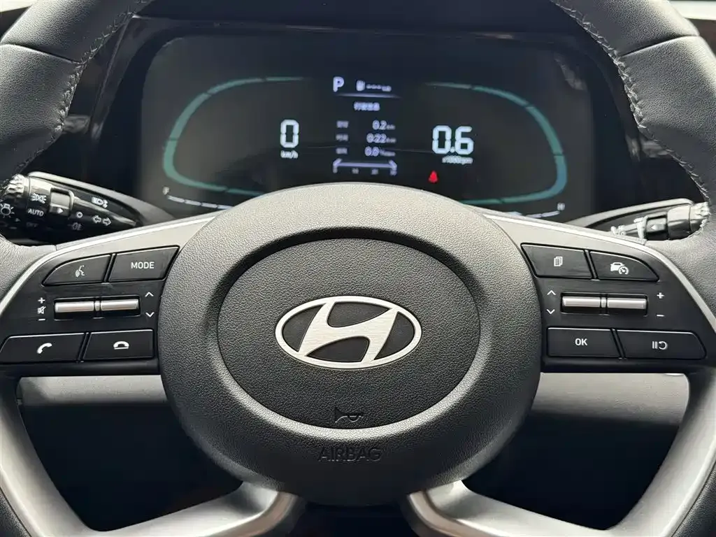 Hyundai Elantra — фото 6