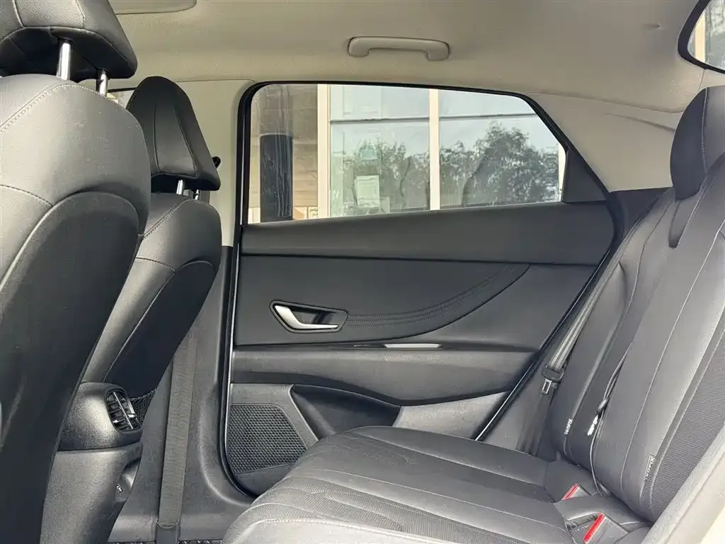 Hyundai Elantra — фото 3