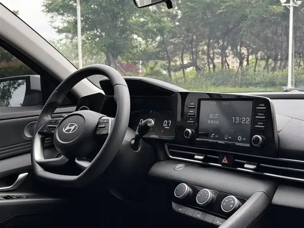 Hyundai Elantra — фото 8