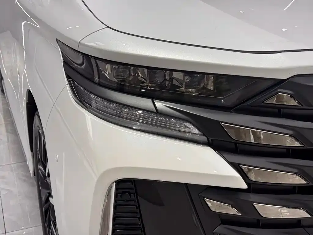 Toyota Vellfire — фото 10